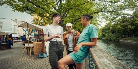 Junge Menschen am Maybachufer Kiezkampagne Neukölln