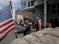 Berliner Mauer, US-amerikanische Soldaten am Checkpoint Charlie nach 1989 Berliner Mauer, US-amerikanische Soldaten am Checkpoint Charlie nach 1989