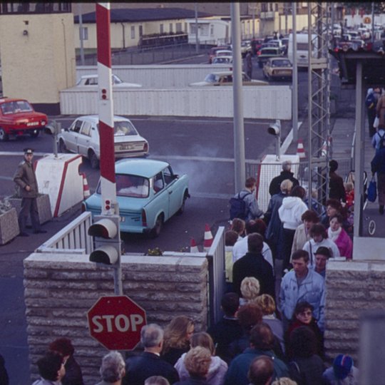 Ein- und Ausreiseverkehr an der Grenzübergangsstelle Chausseestraße