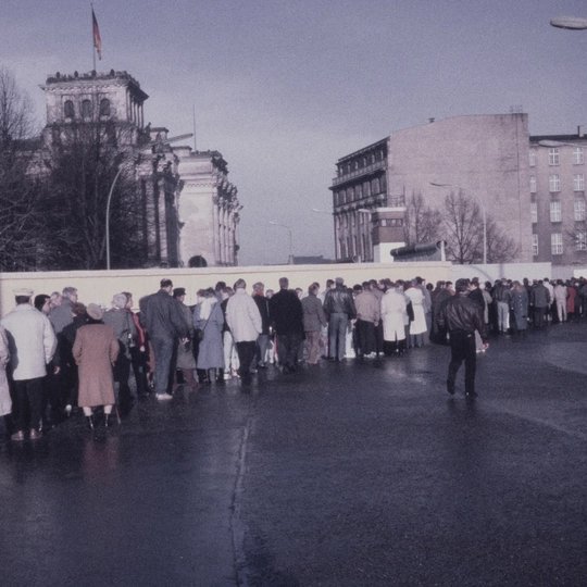 Fall of the Berlin Wall in 1989: Queue Fall of the Berlin Wall in 1989: Queue