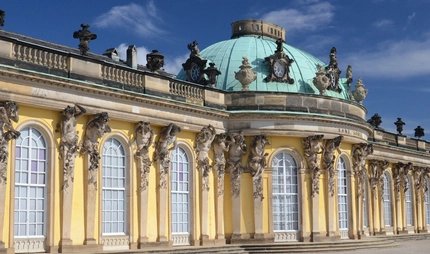 Palacio Sanssouci El Palacio Sanssouci en Potsdam, cerca de Berlín, a la luz del sol