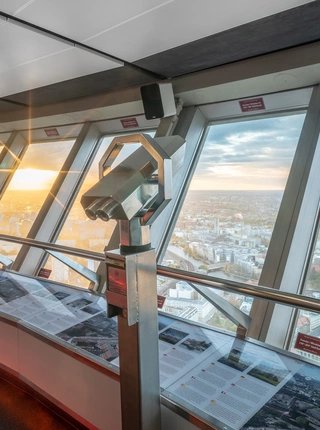Blick vom Fernsehturm  Aussichtsebene im Berliner Fernsehturm