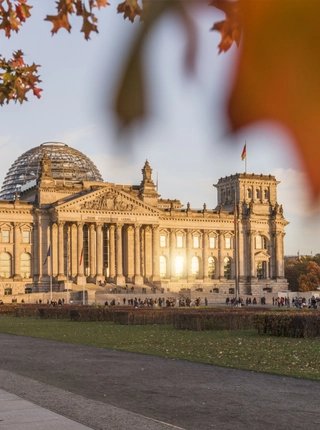 Reichstag im Herbst  Blick auf den Reichstag im Herbst in Berlin