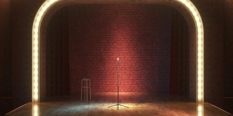 Bühne Kabarett & Comdey Dark empty stage with microphone. 3d render