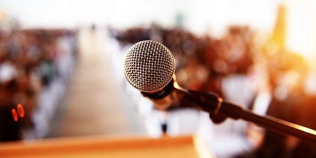 Vortrag Mikrofon mit Podium