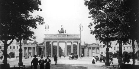 das Brandenburger Tor nach der Jahrhundertwende Schwarz-weiß-Aufnahme Brandenburger Tor Berlin 1907