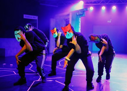 Die Unbehausten im Theater an der Parkaue Jugendtheater im Kiez Die Unbehausten – Das Battle um die Stadt im Theater an der Parkaue