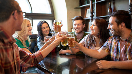 Clubs and bars in Berlin: Friends drinking beer in a bar