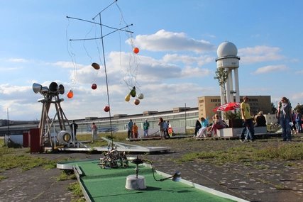 Nuture Mini Art Golf Berlin  Nuture Mini Art Golf Tempelhofer Feld mini golf