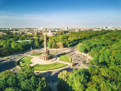 Tiergarten with Victory Column Victory column and Berlin Tiergarten, Germany