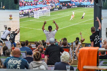 Public Viewing im Strandbad Wendeschloss