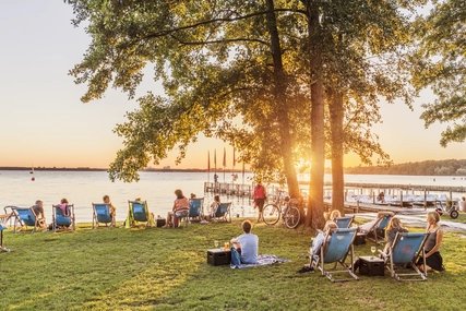 Beach Bistro at Müggelsee - die Borkenbude Relaxed atmosphere on deckchairs on Berlin\