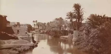 Bahr Yusuf in Medinet el-Fayum (Ägypten), links am Ufer sitzend Georg Schweinfurth, der Heinrich Schliemann und Rudolf Virchow 1888 auf ihrer Reise im Fayum begleitete. Bahr Yusuf in Medinet el-Fayum (Ägypten), links am Ufer sitzend Georg Schweinfurth, der Heinrich Schliemann und Rudolf Virchow 1888 auf ihrer Reise im Fayum begleitete.