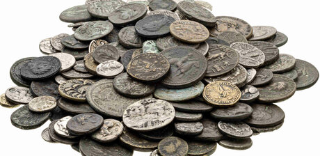 Fälschungen antiker Münzen, die massenhaft als Originale an Touristen verkauft werden, Schenkung 2024