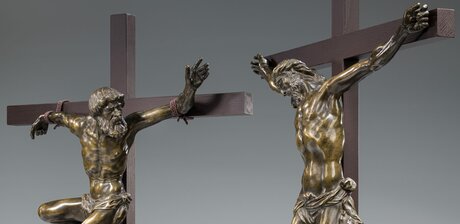 Unbekannter Künstler, Kreuzigungsgruppe, Detail: Reuiger Schächer zu Christus blickend, Augsburg, Ende des 17. Jahrhunderts, Kupferlegierung