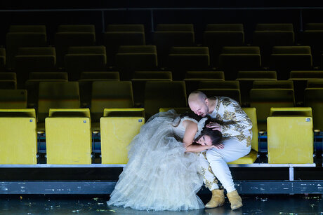 Roman Burdenko als Rigoletto, Julia Muzychenko als GildaBettina Stöß