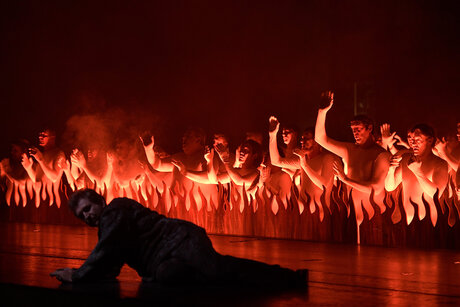 Andreas Schager als Tannhäuser, der Chor der Deutschen Oper BerlinBettina Stöß