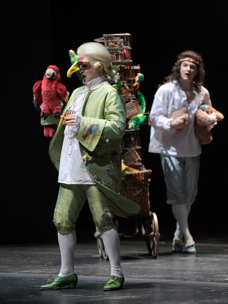 Philipp Jekal als Papageno, Matthew Newlin als TaminoBettina Stöß