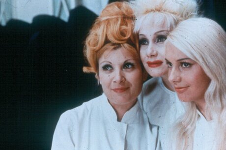 Julia und die Geister. Federico Fellini. I 1965. (c) missingfilms