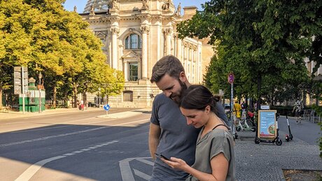 Paar am Reichstag