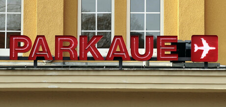 Theater an der Parkaue, Detail vom Schriftzug