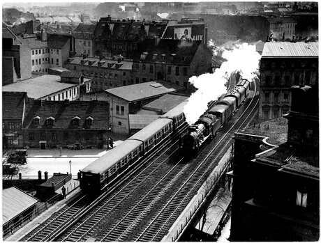 Berlin, 1930: Die „Elektrisierung“ der Stadt-, Ringund Vorortbahnen war abgeschlossen.