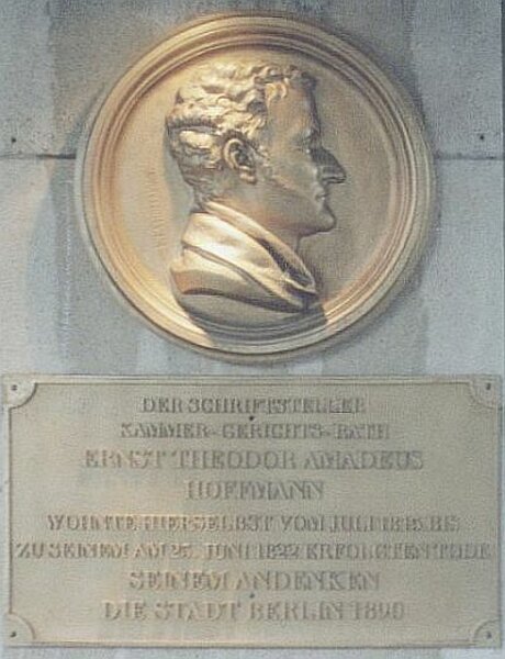 Denkmal des Schriftstellers Hoffmann am Gendarmenmarkt