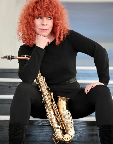 Die Saxophonistin Tina Tandler