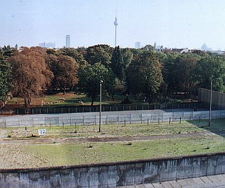 Mauerstreifen Bernauer Straße in Berlin