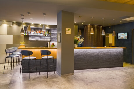 Hotelbar und Rezeption