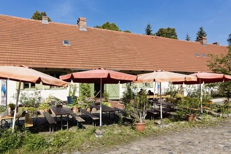 Einziges Lehmhaus Berlins Dorfkate Falkenberg, Café Lehmsofa