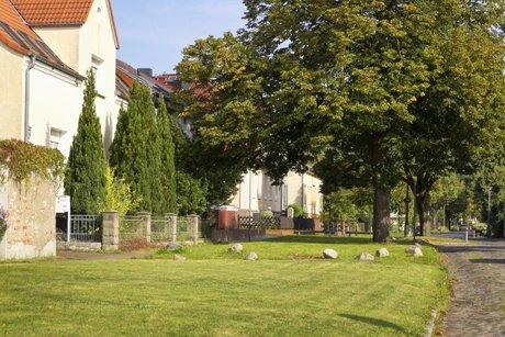 Dorf Malchow bei Berlin Dorfplatz im Sommer in Dorf Malchow bei Berlin
