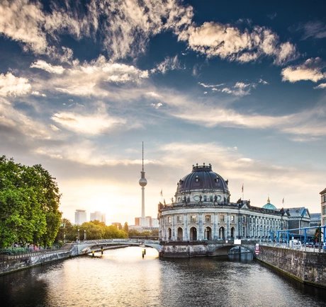 Museumsinsel in Berlin Spreeblick auf die Museumsinsel
