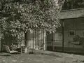 Haus Lemke, Terrasse mit Stahlrohrmöbeln, Entwurf der Stahlrohrmöbel von Mies van der Rohe, 1927 Haus Lemke, Terrasse mit Stahlrohrmöbeln, Entwurf der Stahlrohrmöbel von Mies van der Rohe, 1927