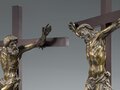 Unbekannter Künstler, Kreuzigungsgruppe, Detail: Reuiger Schächer zu Christus blickend, Augsburg, Ende des 17. Jahrhunderts, Kupferlegierung