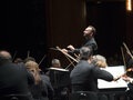 Dirigent mit Orchester