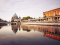 Die Museumsinsel und der Berliner Dom Museumsinsel mit Berliner Dom von der Spree aus gesehen