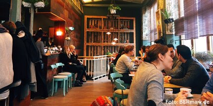 Besetztes Café "House of small wonder"