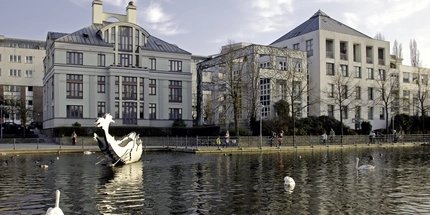 Tegeler Hafen mit IBA-Bauten Tegeler Hafen mit IBA-Bauten und Humboldt-Bibliothek