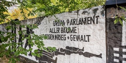 Parlament der Bäume Mauer des Gedenkort Parlament der Bäume in Berlin