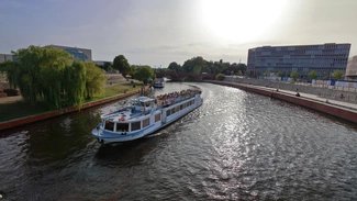 Boat tour in the center of Berlin Boat tour in the center of Berlin with Stern und Kreisschiffahrt