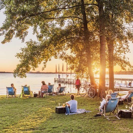 Beach Bistro at Müggelsee - die Borkenbude Relaxed atmosphere on deckchairs on Berlin\