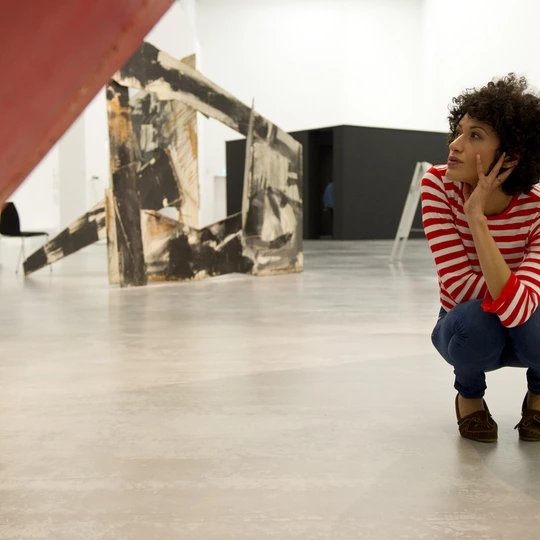 Young woman in the Vedova exhibition at the Berlinische Galerie Young woman in the Vedova exhibition at the Berlinische Galerie