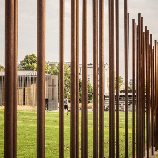 Grenzpfähle an der Berliner Mauer Gedenkstätte Gedenkstätte Berliner Mauer