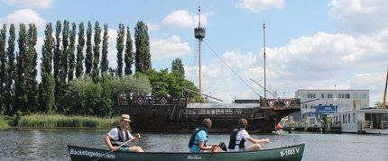 Canoe tour Backstagetourism Berlin  Canoe Tour Paddling on the Spree
