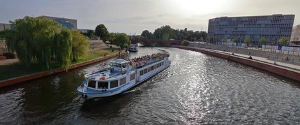 Boat tour in the center of Berlin Boat tour in the center of Berlin with Stern und Kreisschiffahrt