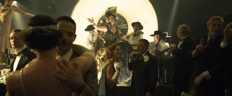 Ilja Tretschkow (Tim Fischer) im Holländer Filmserie Babylon Berlin - Ilja Tretschkow (TIM FISCHER) im Holländer