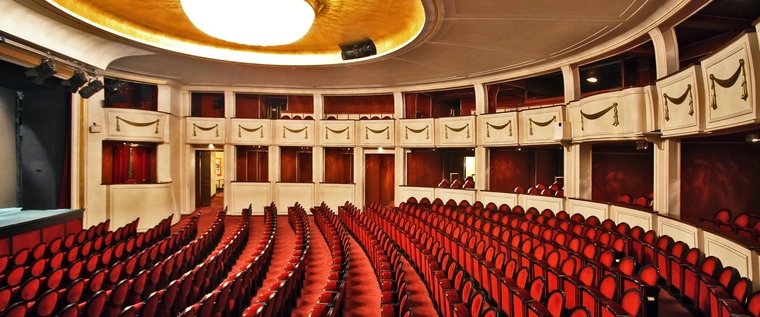Theater und Komödie am Kurfürstendamm inside Komödie at Kurfürstendamm