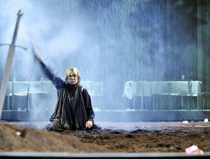 Lars Eidinger als Hamlet in der Schaubühne am Lehniner Platz