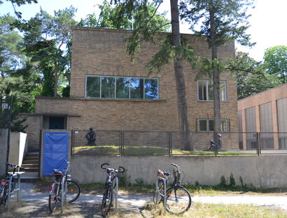 Fassade des Georg-Kolbe-Museums, Treffpunkt für die Radtour